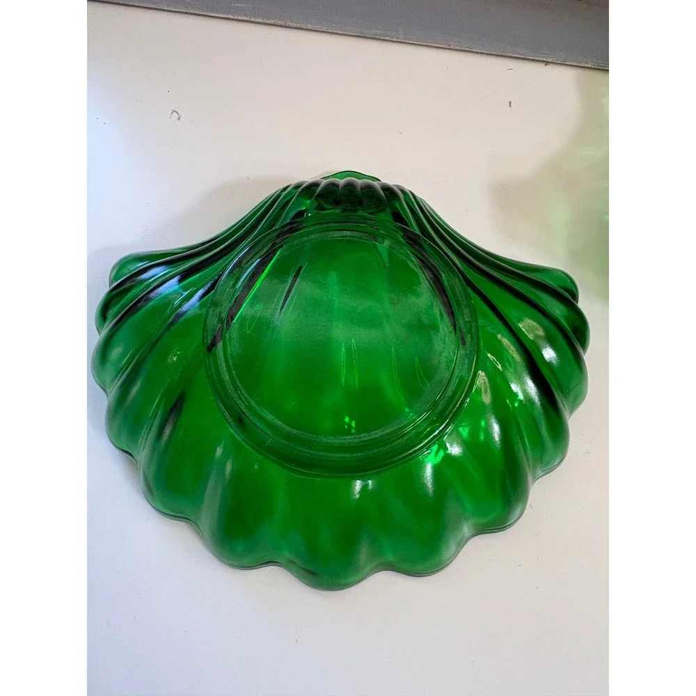 Vintage Emerald Green Glass Seashell Bowls Scalloped Clam‎ Shell Dish Set of 2